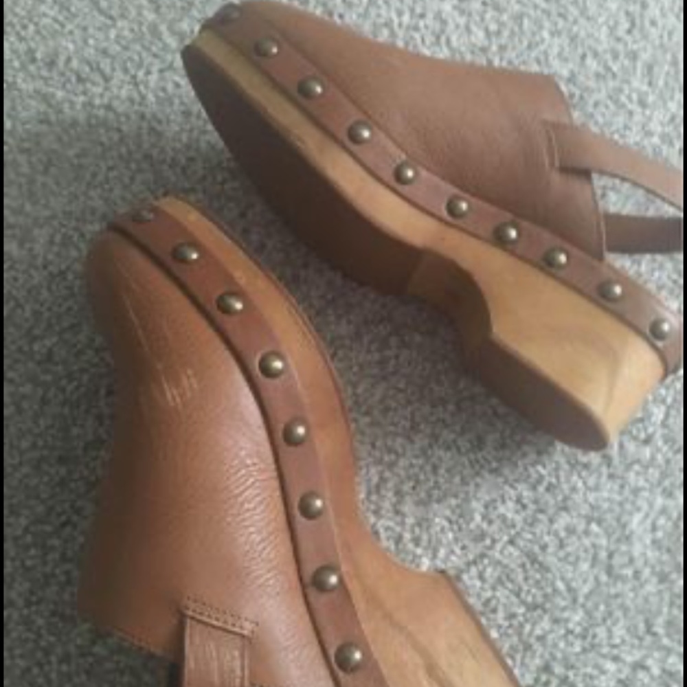 Kelsi Dagger clogs